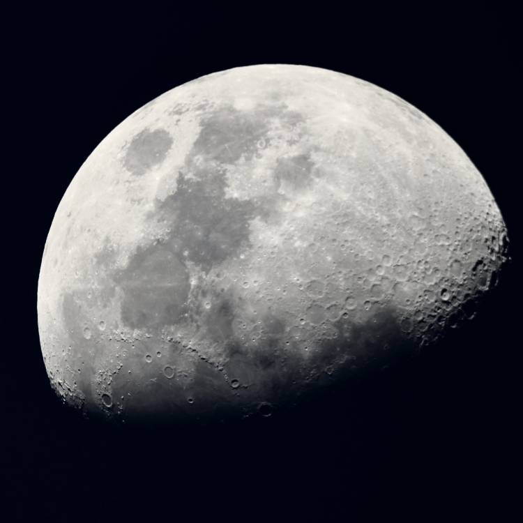 Mond über Hernals
