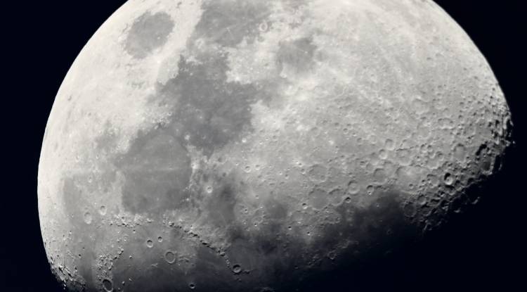 Mond über Hernals